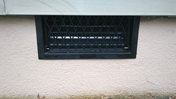 automatic temperature vent for crawl space ventilation