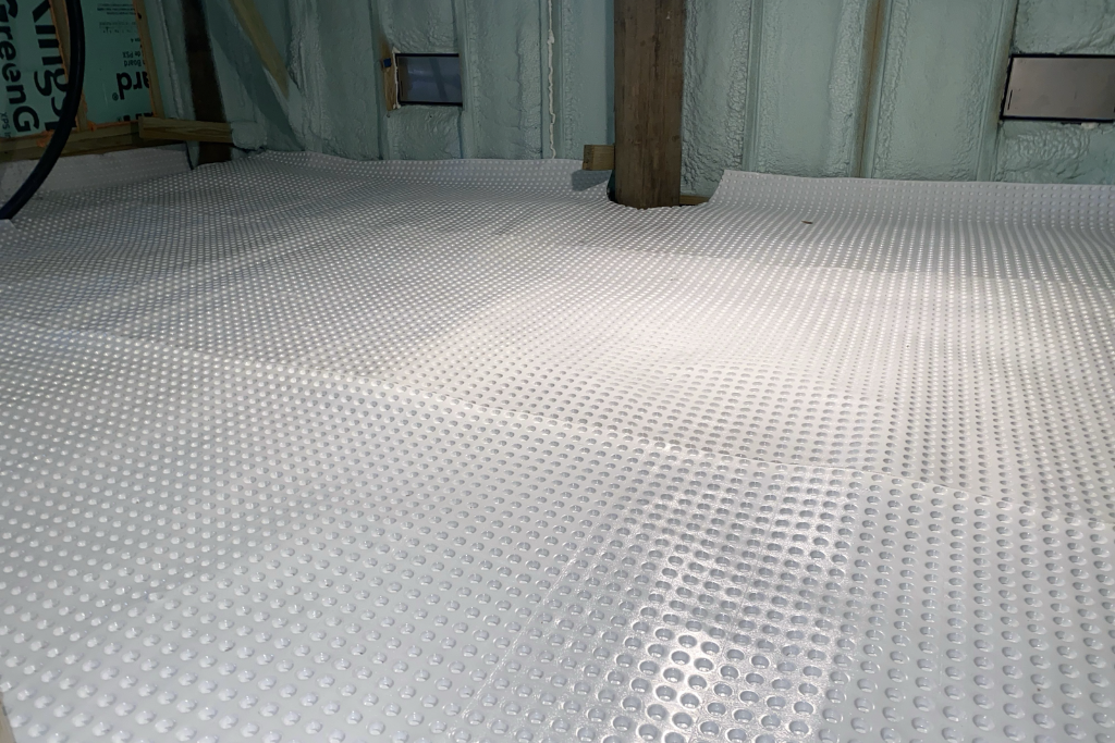 drainage matting on crawlspace floor for waterproofing